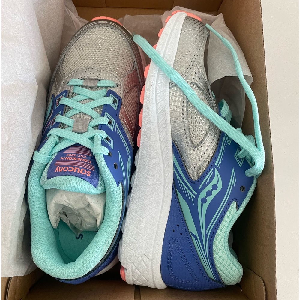 Girls Saucony Cohesion Silver/Purple running shoes. Size 12.5